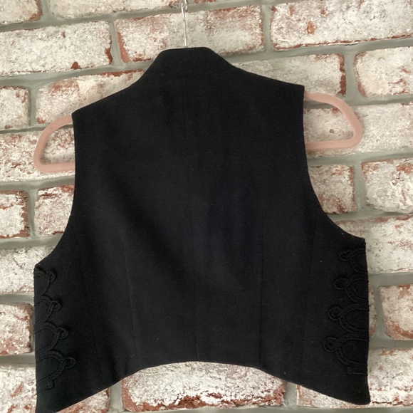 Club Monaco cropped black vest - Picture 2 of 5
